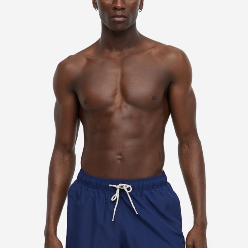 Men’s mid length swim trunks NWT.
